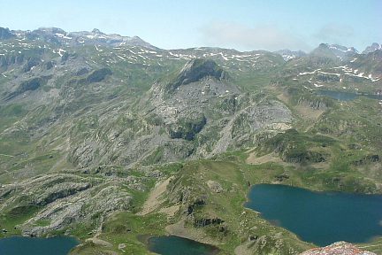 Pic les Arougos (2279 m) : lacs Roumassot, du Miey et Gentau