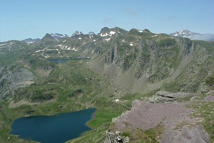 Pic les Arougos (2279 m) : refuge et lacs d'Ayous