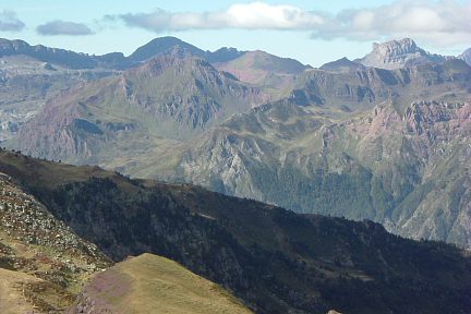 Pic d'Ayous (2288 m) : vue sur le Castillo de Acher