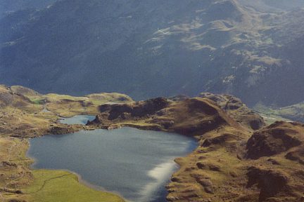 Sous le pic de Larry, vue sur le Midi d'Ossau et les lacs d'Ayous