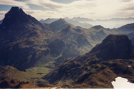 Pic de Larry (2337 m) : Midi d'Ossau, Peyreget et lac Bersau