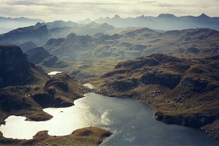 Pic de Larry (2337 m) : Anayet, Collarada et lacs Bersau-Casterau