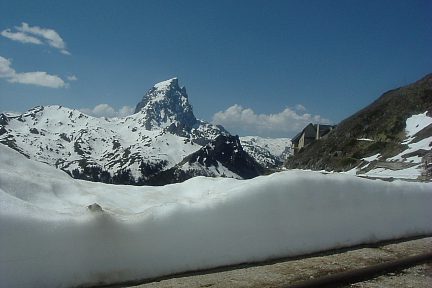 Voie ferrée du petit train d'Artouste et pic du Midi d'Ossau