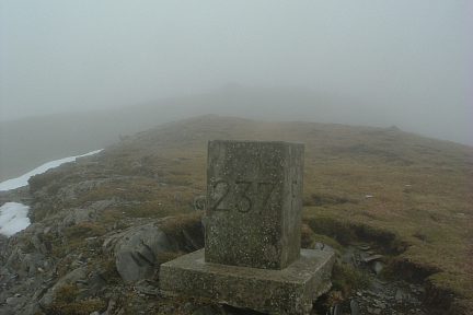 Montée au pic d'Orhy : la borne frontière 237