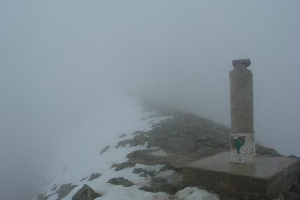 Mauvais temps au sommet du pic d'Orhy (2017 m)