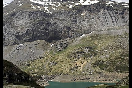 Lac des Gloriettes dans les Pyrénées