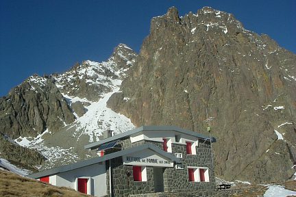 Passage au refuge de Pombie (2031 mètres)