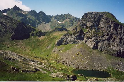 Pic Paradis (2129 m) : pic Hourquette, pic et lac Casterau