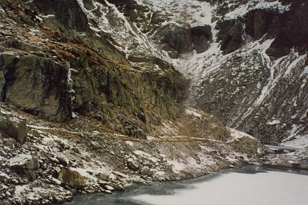 Embalse de Arriel Alto (2259 m) et le pic Palas