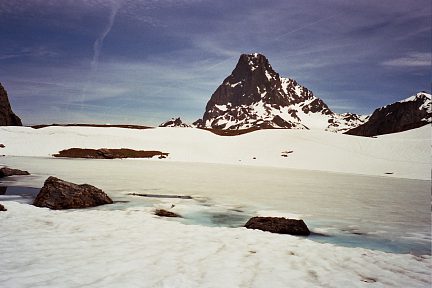 Lac Castérau (1943 m) et le pic du Midi d'Ossau