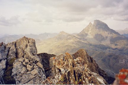 Pic de l'Ouradé : crête Nord et pic du Midi d'Ossau