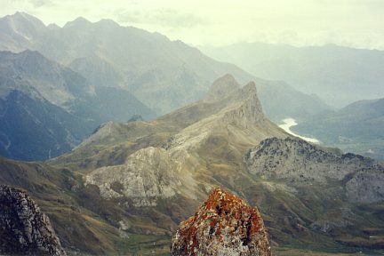 Pic de l'Ouradé (2552 m) : Pena Foratata et vallée de Tena