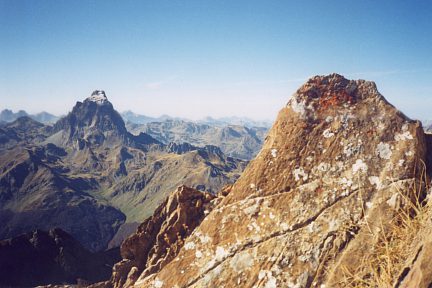 Crête des Quintetes : vue sur le pic du Midi d'Ossau
