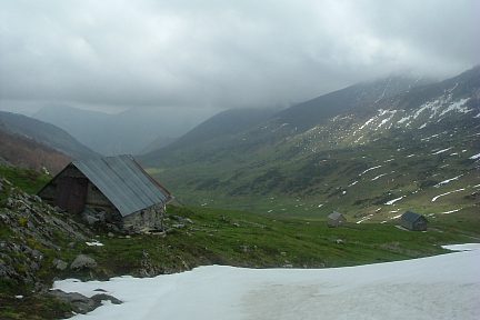 Bergerie Lagouare dominant le vallon de la Glacère, à l'Est du col de Jaüt