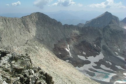 Pointe de Litérole (3132 m) : versant espagnol et ibon à 2816 m