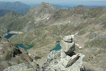 Pic Saint-Saud (3003 m) : vallon des Gourgs Blancs et ses lacs
