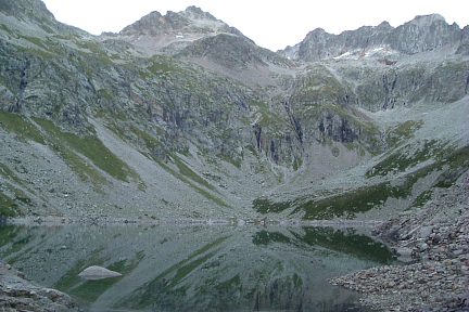 Lac de Pouchergues (2108 m) et les pics de Clarabide