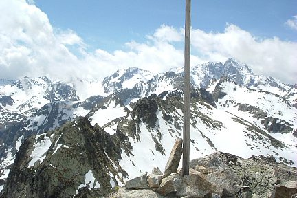 Pic Mayouret (2688 m) : vue sur le massif du Vignemale