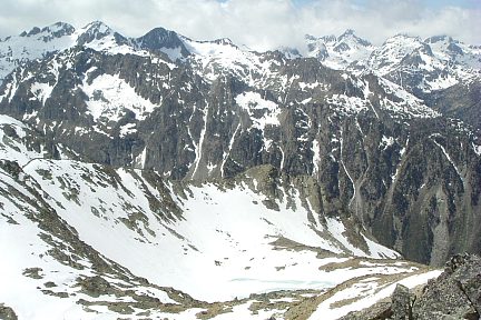 Pic Mayouret (2688 m) : vue sur le lac Meya