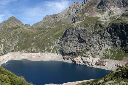 Lac de Caillauas dans les gorges de Clarabide