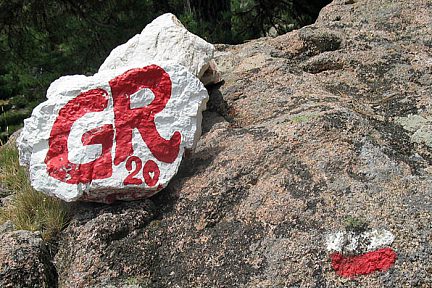 Les rochers peints qui entourent le refuge d'I Paliri