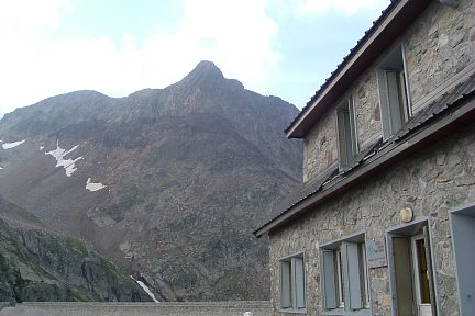 Refuge du Portillon (Jean Arlaud) et son barrage
