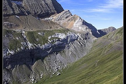 Pic des Gabiétous depuis la route du col de Boucharo