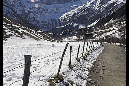 Piste qui mène au coeur du cirque de Gavarnie