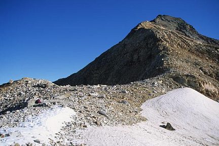 Le pic Gourdon depuis le col des Gourgs Blancs