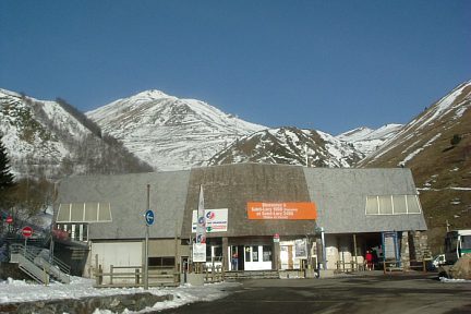 Gare de départ de la télécabine vers le col de Portet, Espiaube