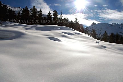 Champs de neige vierge en descendant du Bernat Barrau