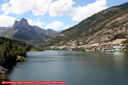 Lac de Lanuza, dominé par le pic de la Foratata