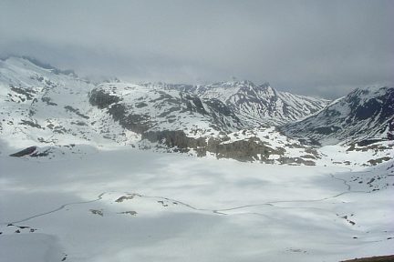 Balcon Ouest du Cuchet de Garay, vue sur le lac d'Estaens