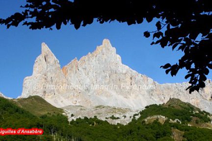 Les Aiguilles d'Ansabère nommées Les Demoiselles de Calcaire