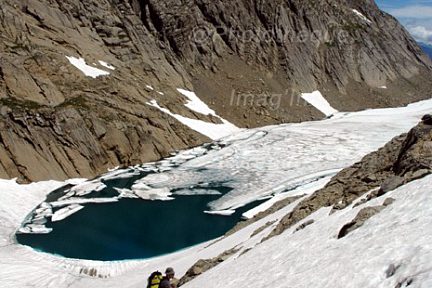 Lac Glacé au pied de la Brèche de Tuquerouye