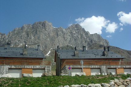Pena Foratata vue depuis les dernières habitations de Formigal