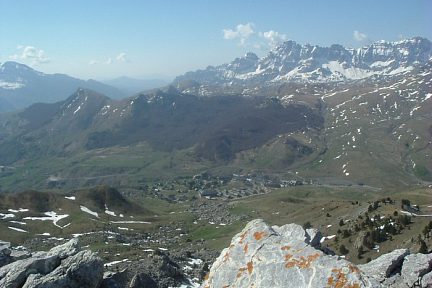 O Forato Sud (2106 m) : vue sur la Sierra de la Partacua et Formigal