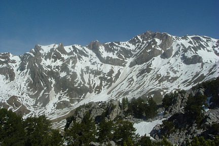 O Forato Sud (2106 m) : vue sur les pics de l'Ouradé et de Soques