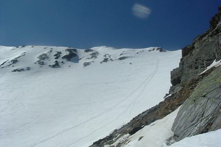Pic de Bataillence : approche du sommet et coulées de neige