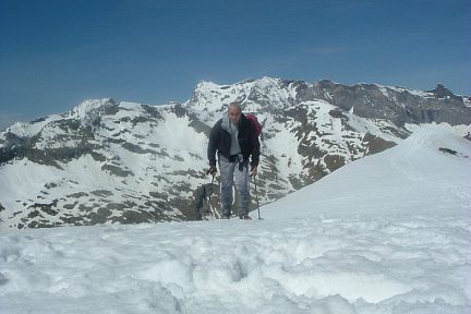 Sommet du pic de Bataillence (2604 m) en raquettes, vue sur Troumouse