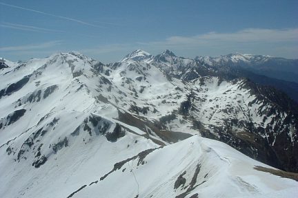 Sommet du pic de Bataillence (2604 m) : vue sur la crête du Moudang