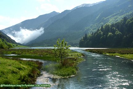 Le lac d'Estaing, point de départ de nombreuses randonnées