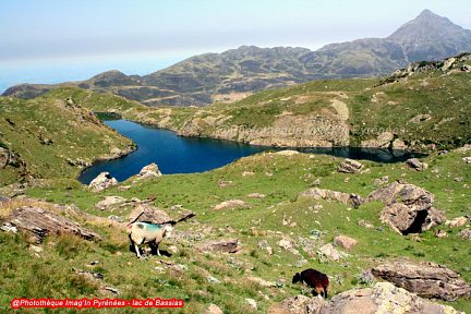 Lac de Bassias et le Montaigu, depuis la crête d'Ouscouaou