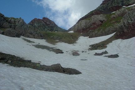 Vallon enneigé vers la brèche du pico Culivillas