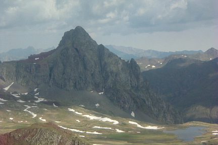 Le pico et le ibon de Anayet vus du pico Culivillas