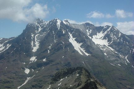 Le massif du Vignemale vu du pico de Bacias