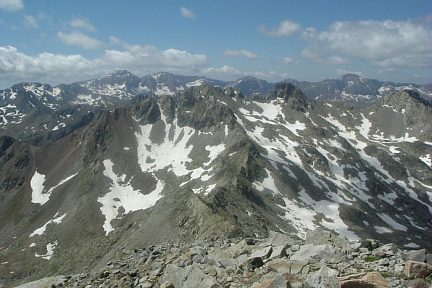 La crête Sud du pico de Bacias et les picos d'o Brazato et Tablato