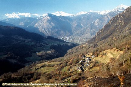 Laruns et le hameau de Listo face au massif du Ger