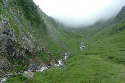 Le torrent du Port de Vénasque vers le pic de Sauvegarde