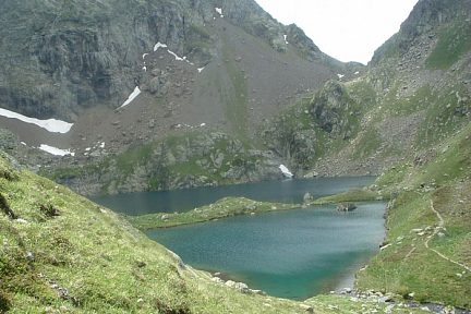 Les lacs Boums du Port sous le pic de Sauvegarde